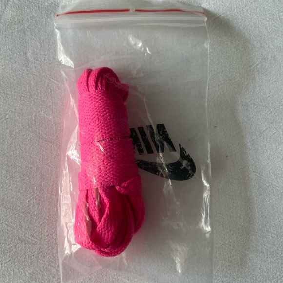Nike SB Pink Shoelaces - Picture 2 of 3
